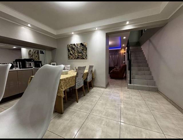 4 BEDROOM TOWNHOUSE FOR SALE IN HALFWAY GARDENS
